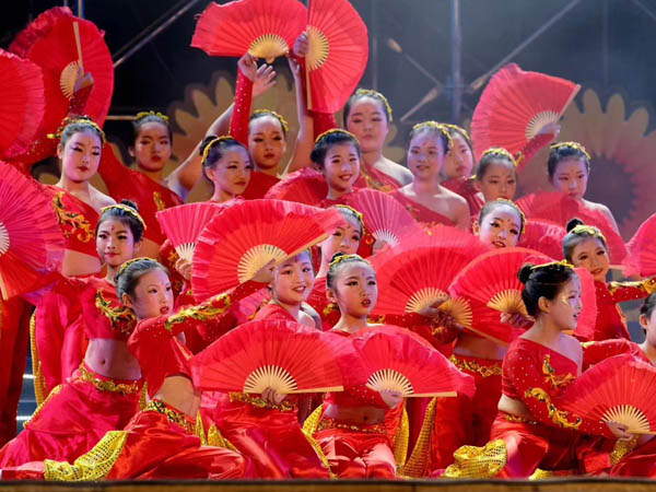 “向陽花開”文藝匯演舞臺雷亞架租賃案例