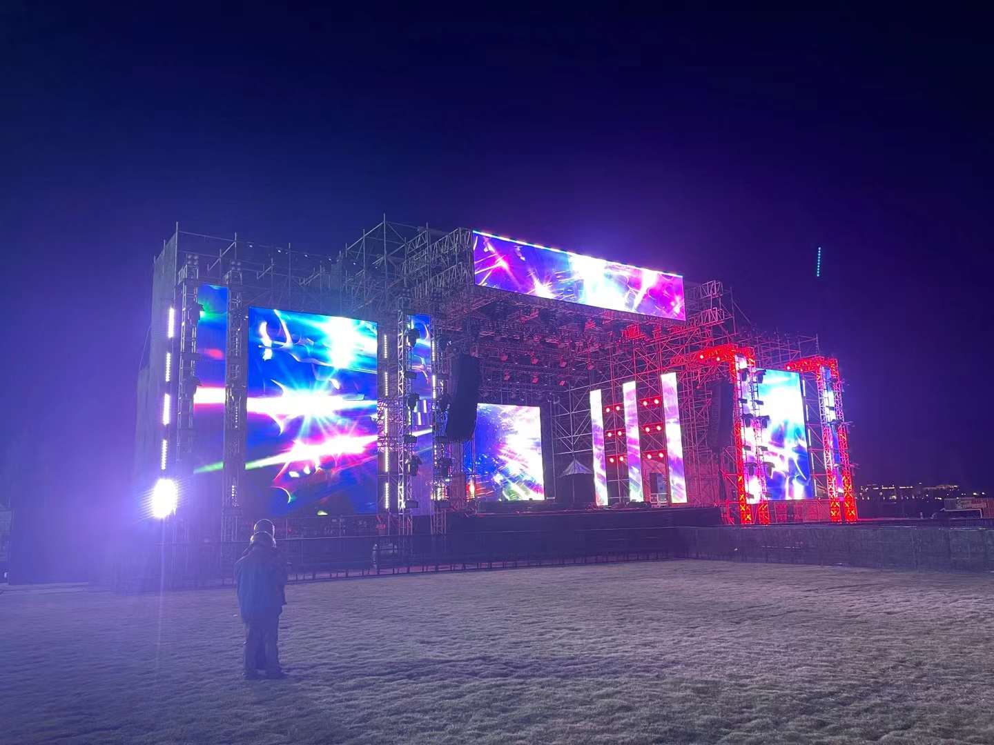 高性能性價(jià)音響租賃設(shè)備助力演出舞臺(tái)